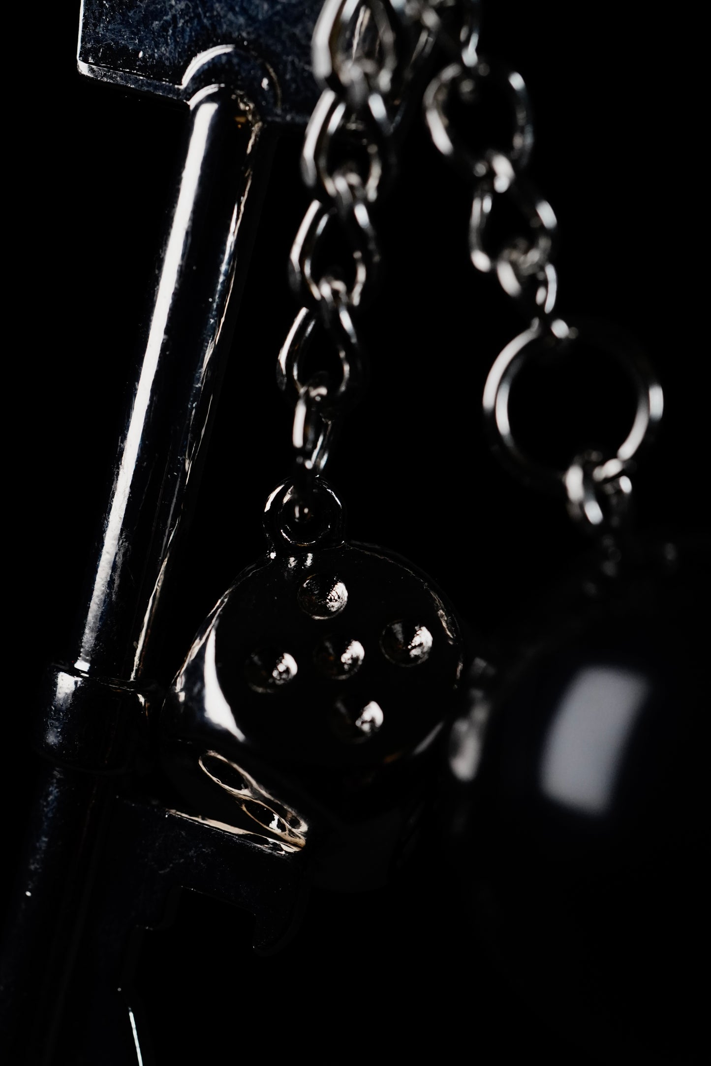 BLACK8 KEYCHAIN