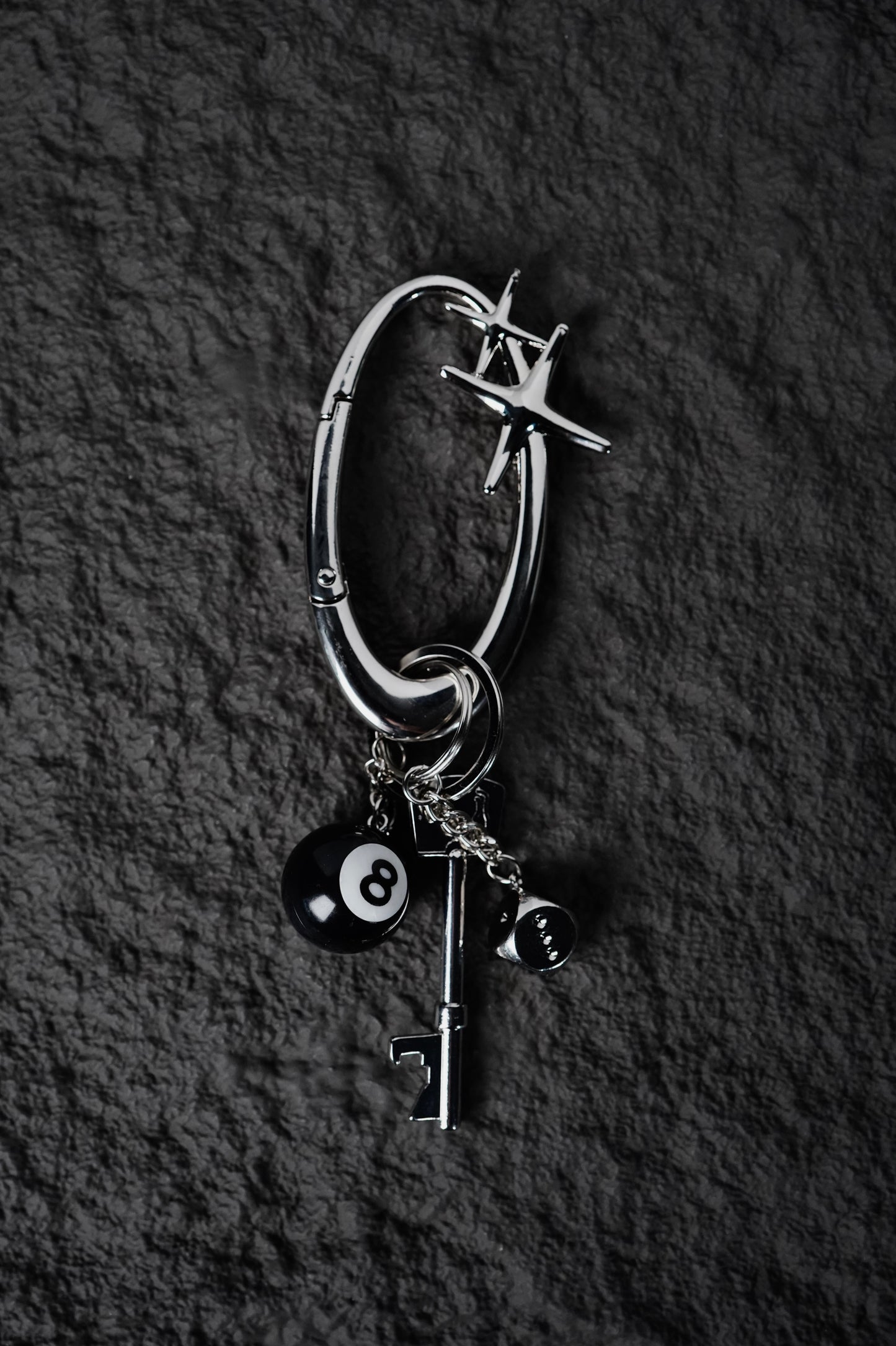 STAR BLACK8 KEYCHAIN