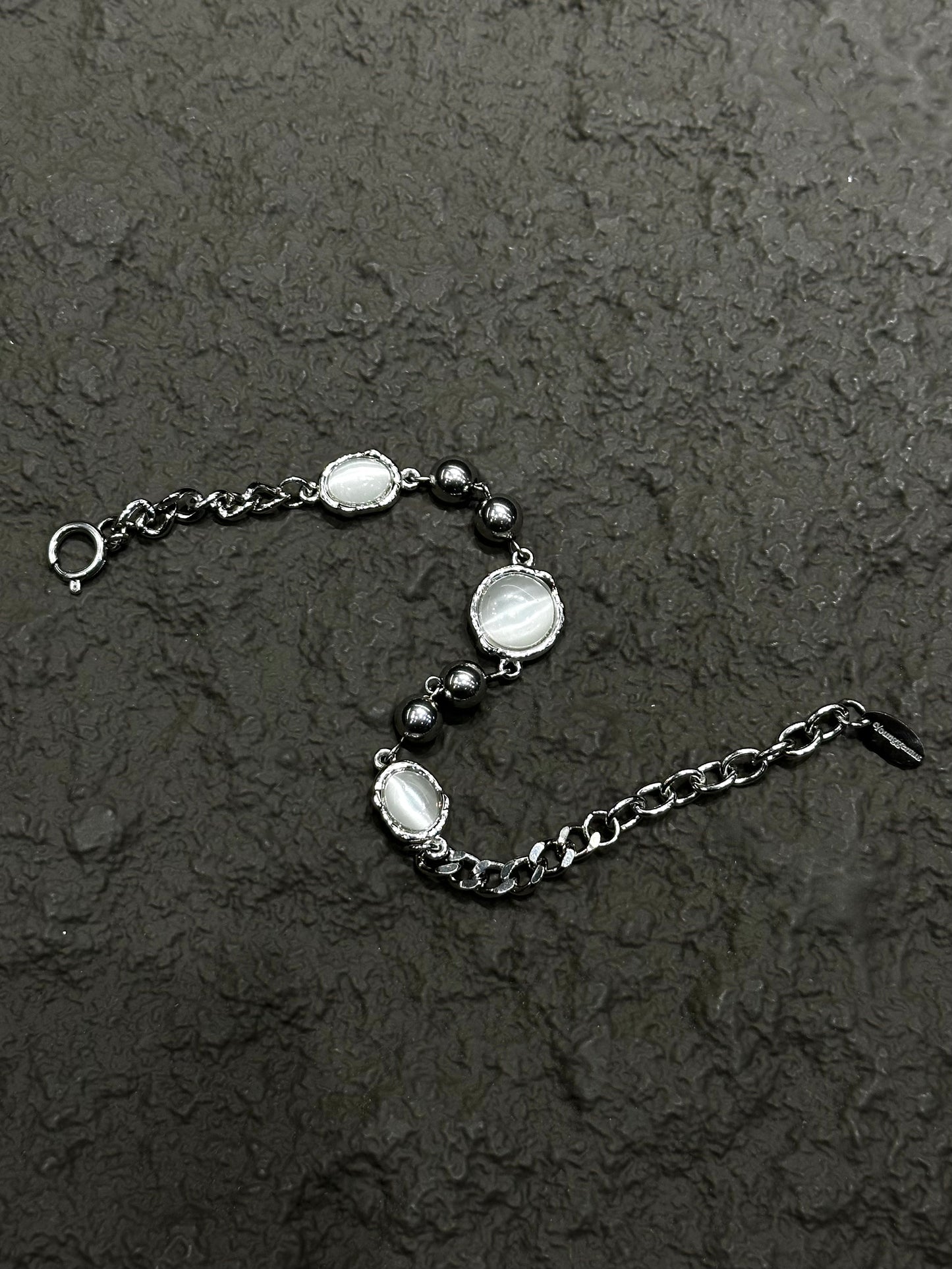 WHITE MOON