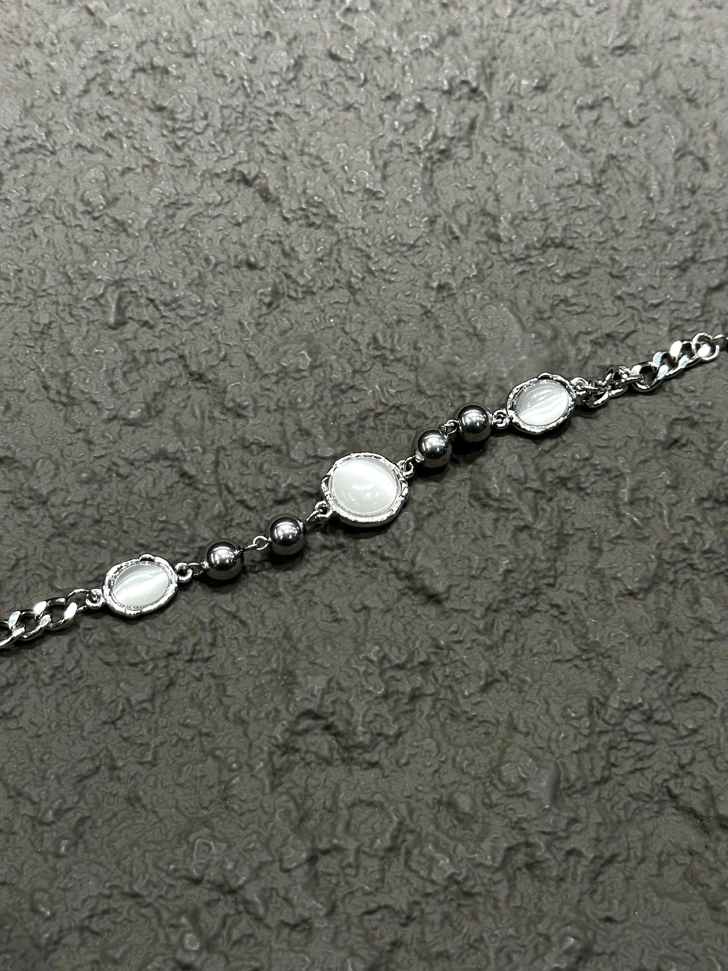 WHITE MOON