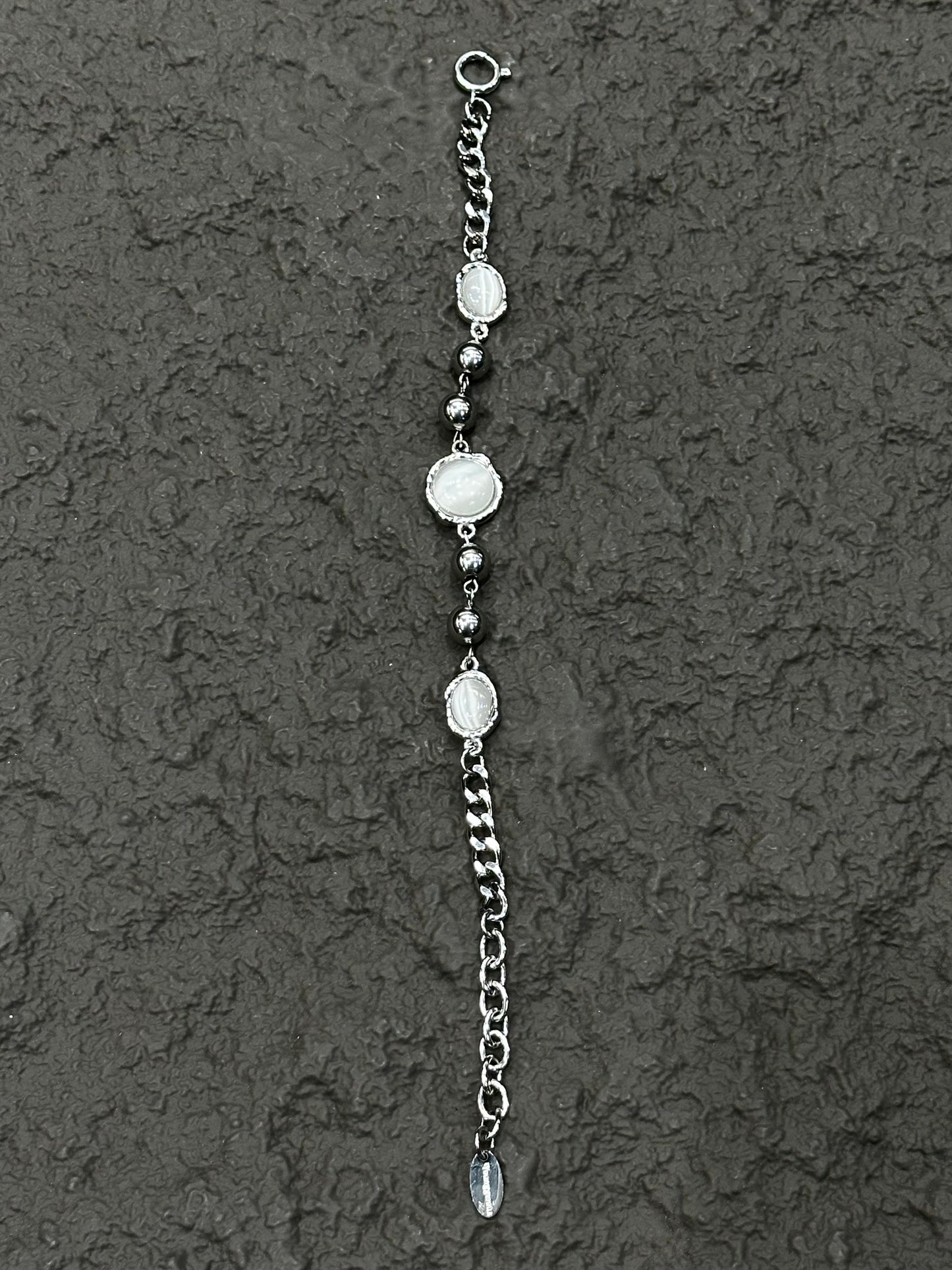 WHITE MOON