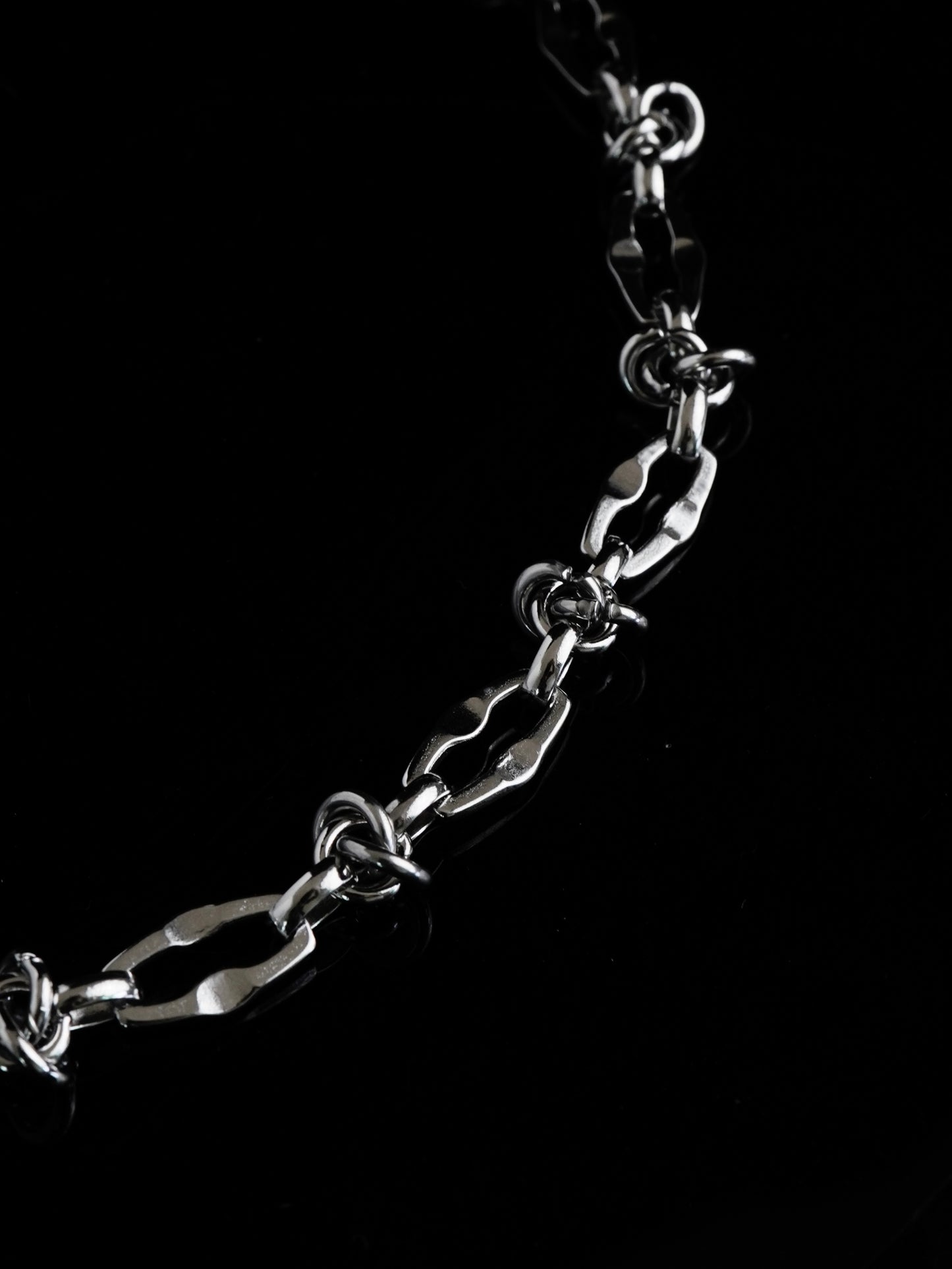 THORN NECKLACE
