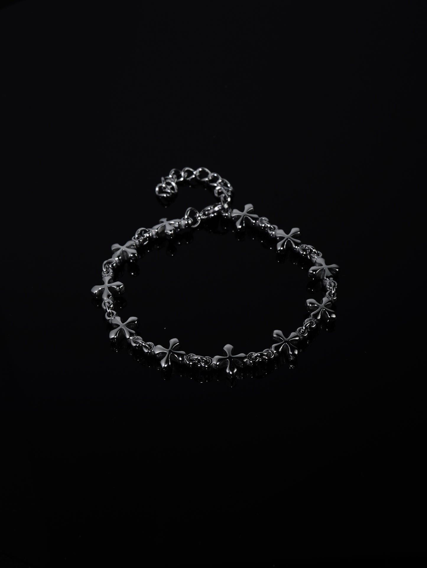 CLOVER CROSS BRACELET