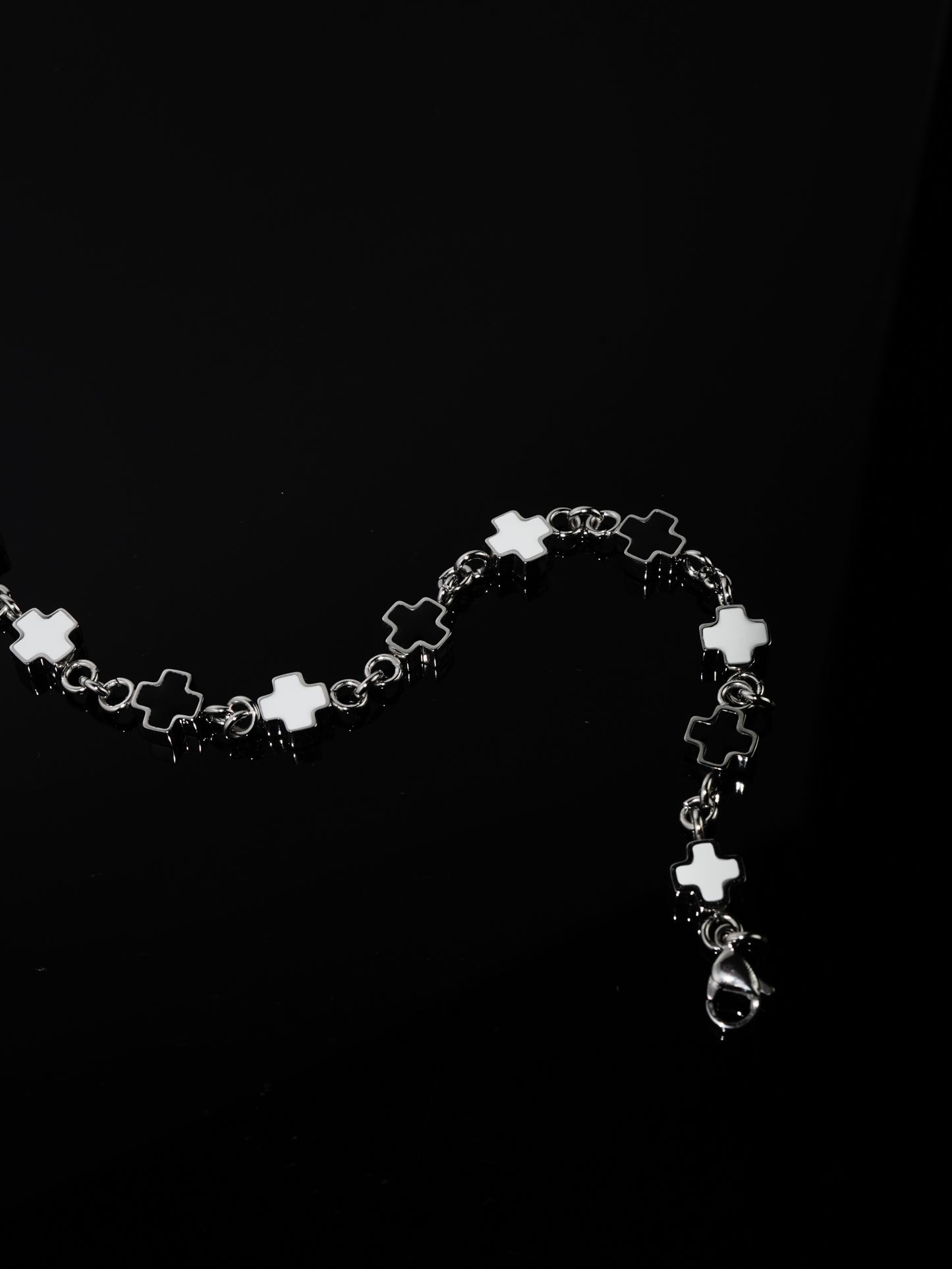 BLACK/WHITE CROSS BRACELET