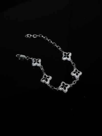 BLACK ICE CLOVER BRACELET