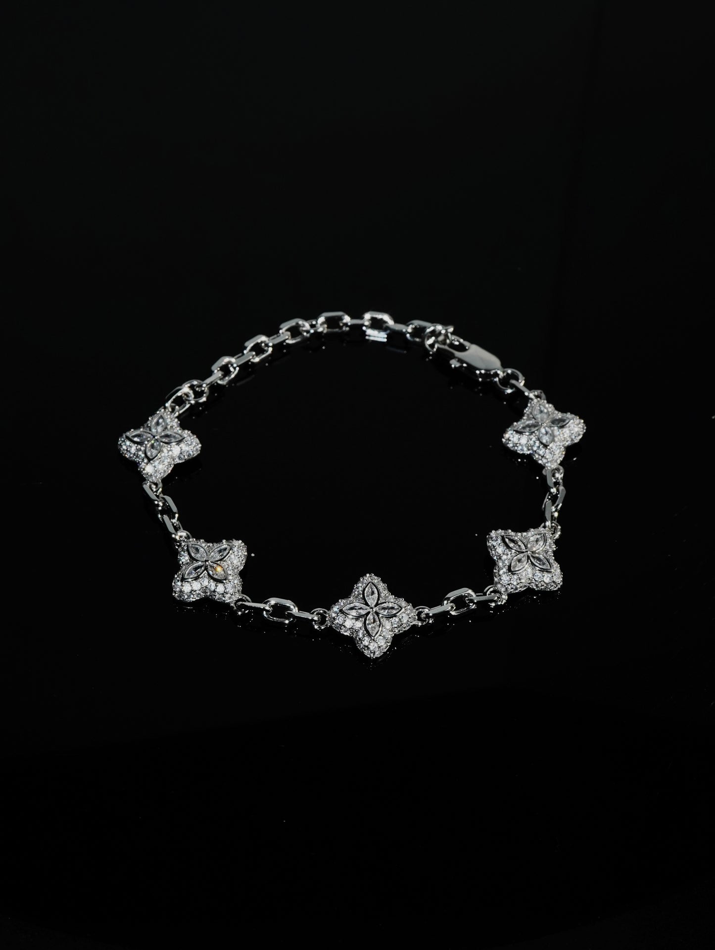 WHITE ICE CLOVER BRACELET