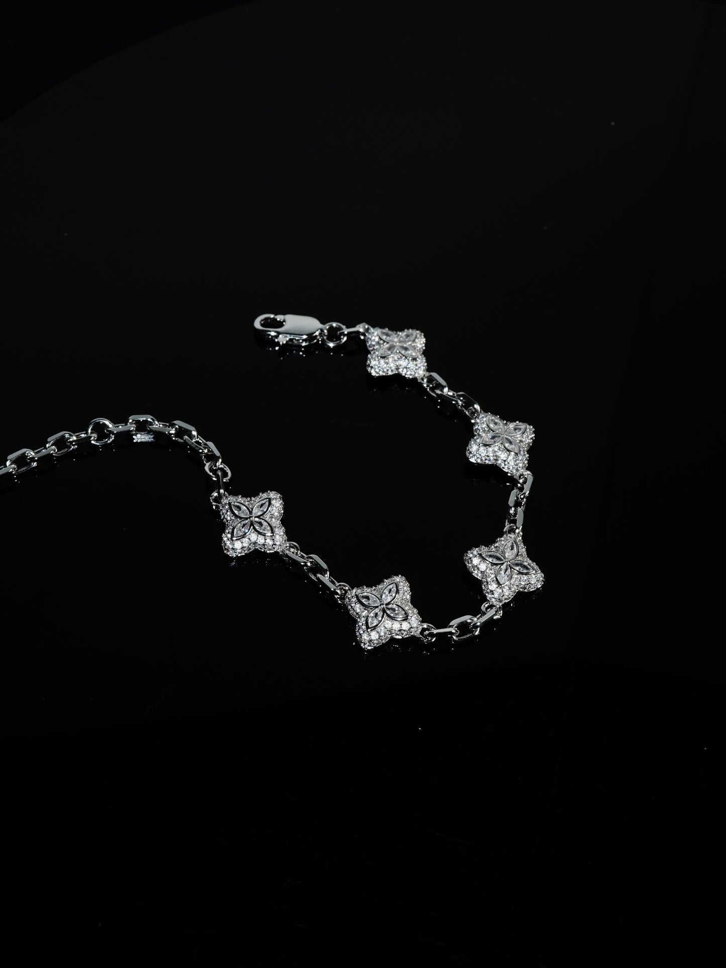 WHITE ICE CLOVER BRACELET