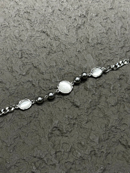 WHITE MOON