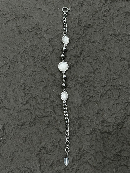 WHITE MOON
